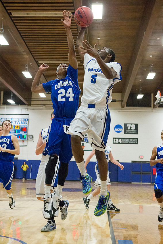 Aurora University vs Dominican University